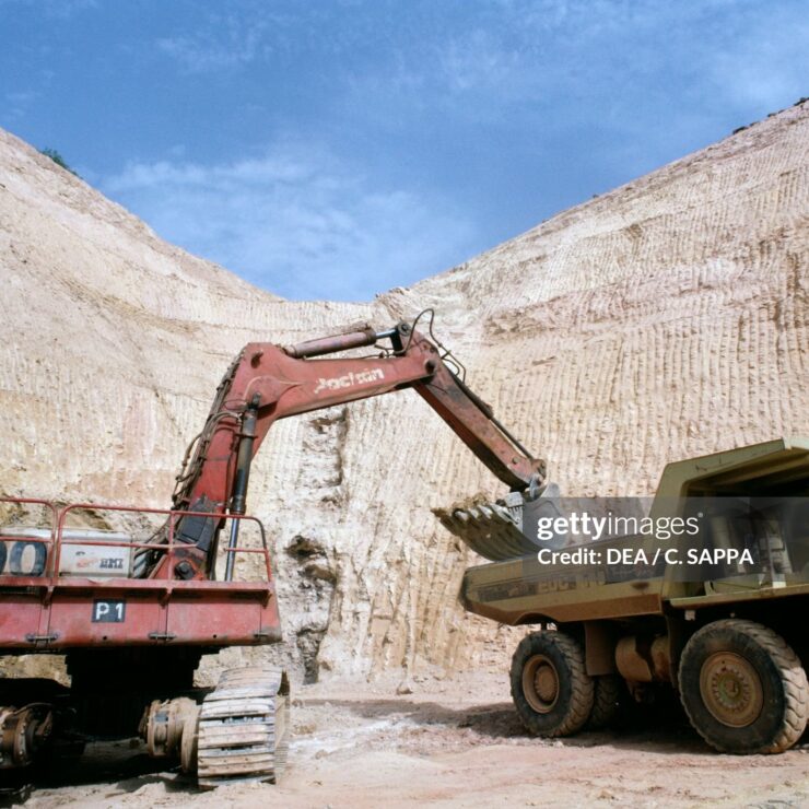 BURKINA FASO - JUNE 15: Open pit gold mine of Poura, Burkina Faso. (Photo by DeAgostini/Getty Images)